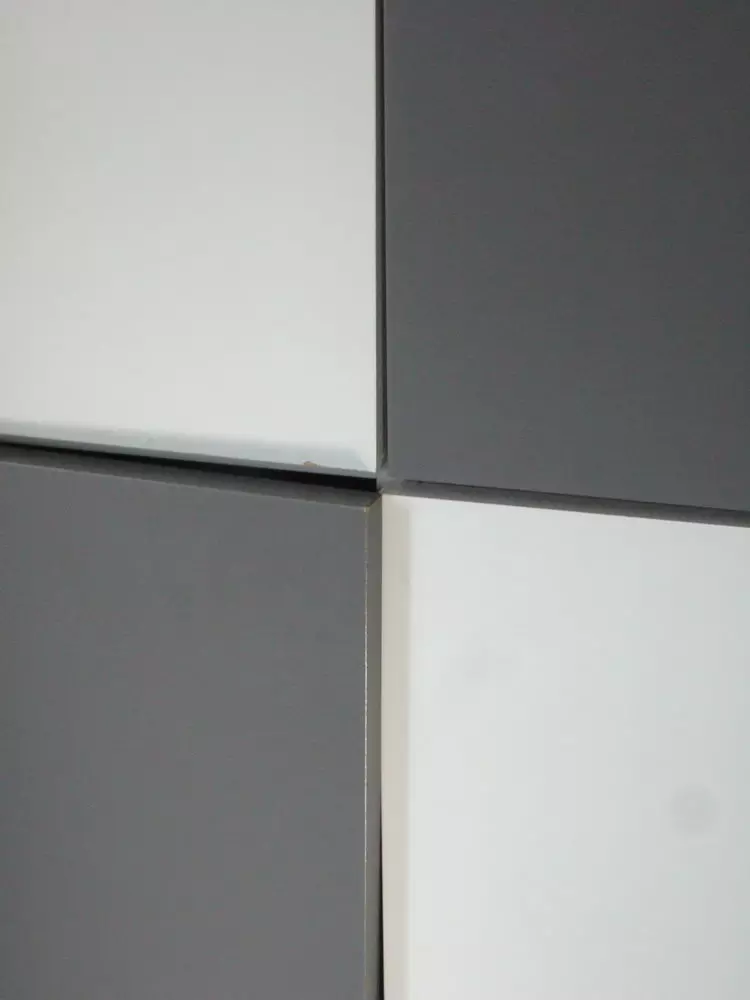 regler une porte avec charnière invisible 02