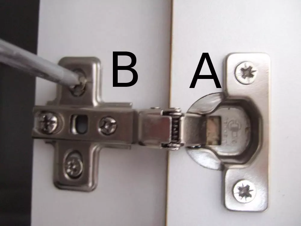 regler une porte avec charnière invisible 07